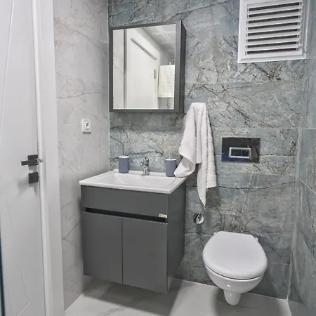 07 Numarali Apartment *